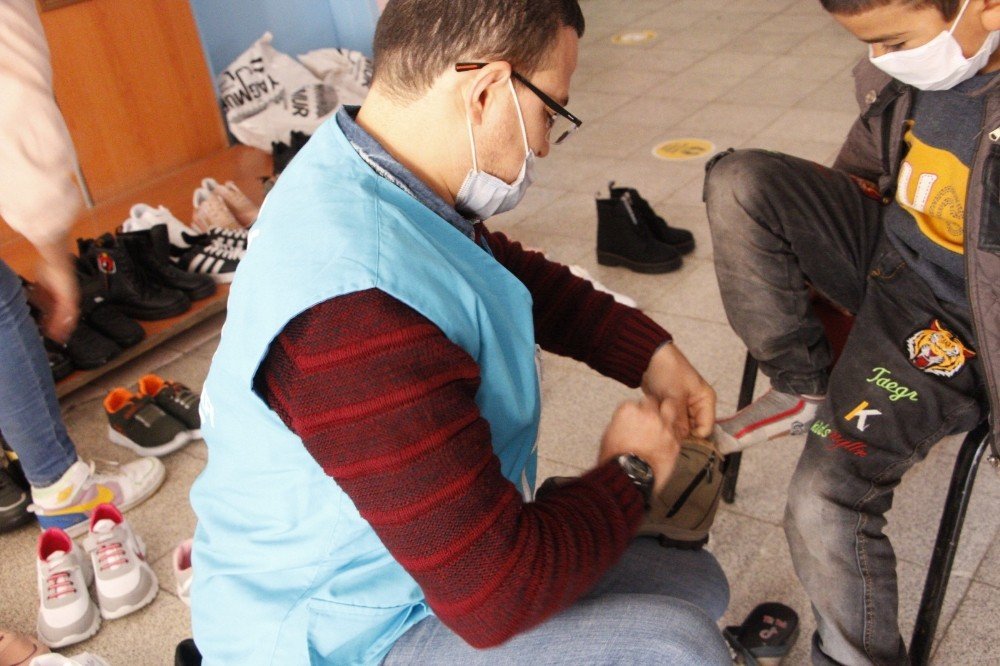 Kırsaldaki Öğrencilere Yardım Eli