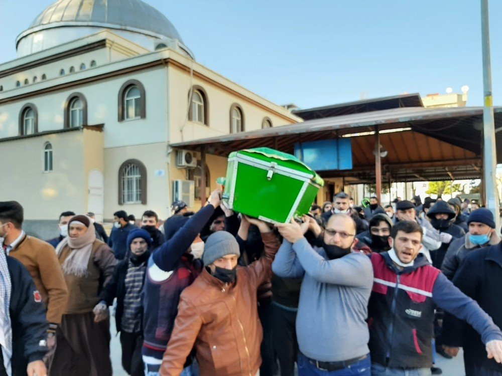 Yanarak Ölen İki Kardeş Yan Yan Defnedildi