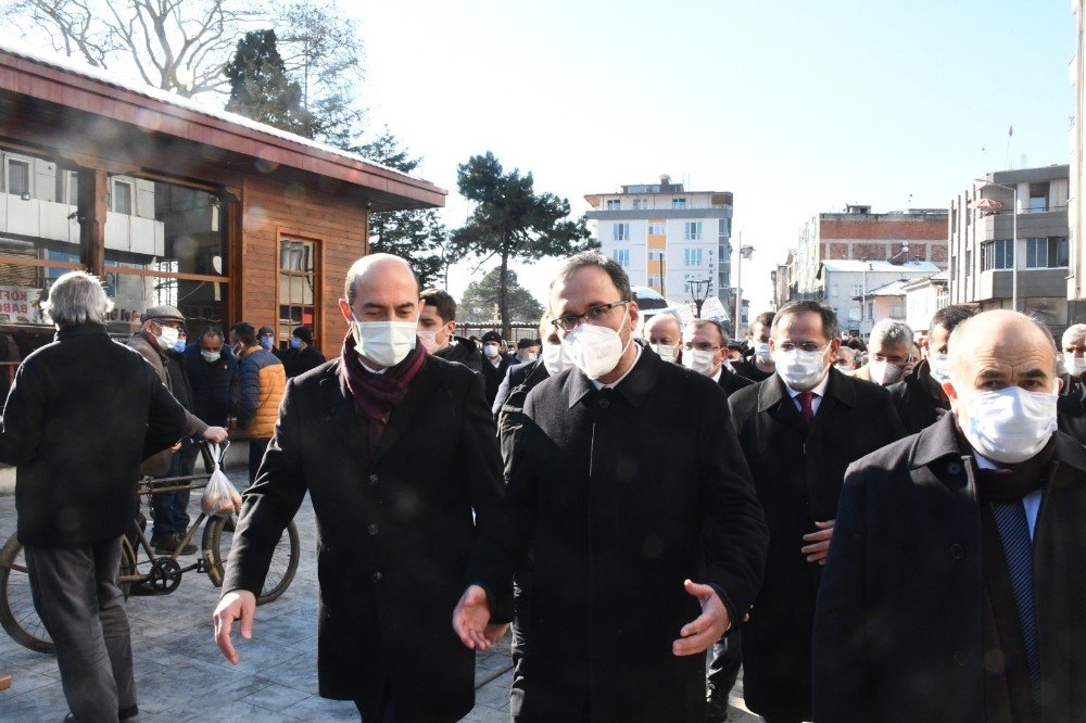 Bakan Kasapoğlu, Hafız Niyazi Kasapoğlu’nun Cenazesine Katıldı