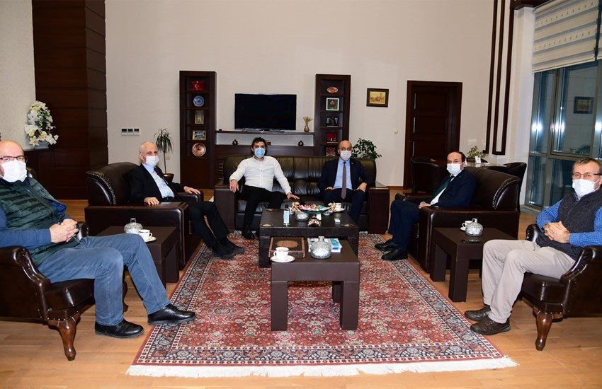 Gümüşhane Üniversitesi Rektörü Zeybek’ten, Etü Rektörü Çakmak’a Ziyaret