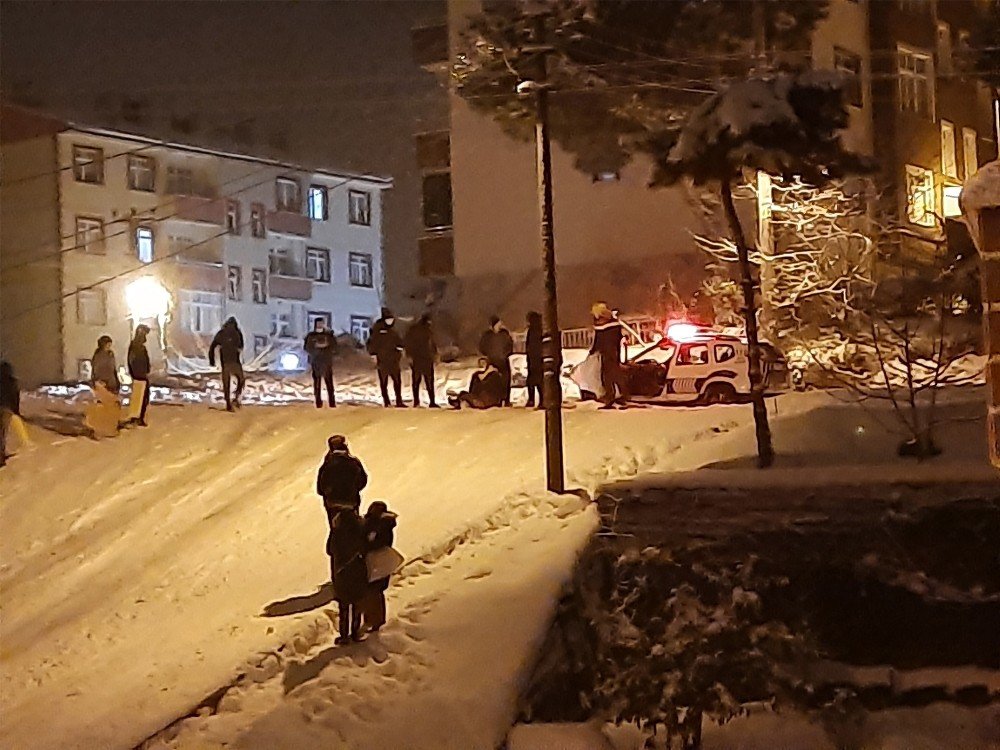 Kayak Yapan Gençlere Polis Ekiplerinden Uyarı