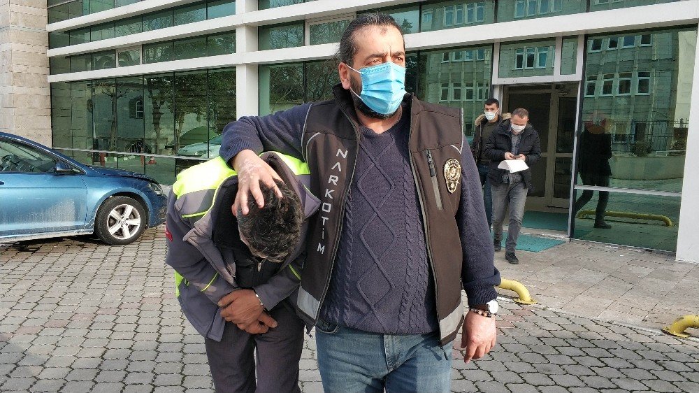 12 Kilo Esrarla Yakalanan Baba Tutulandı, Kızı Ve Yeğenine Adlı Kontrol