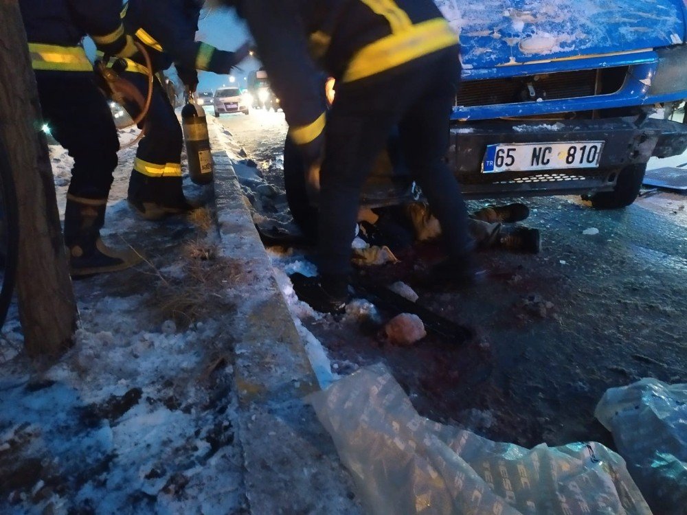 Van’da 12 Aracın Karıştığı Trafik Kazasında 3 Kişi Yaralandı