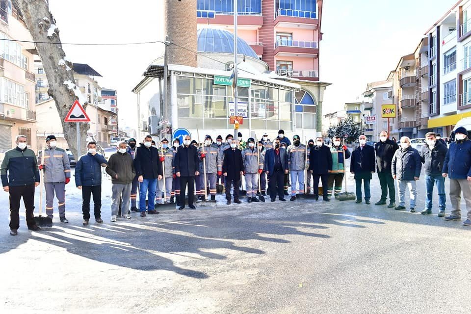 Başkan Çınar, Kar Küreme Çalışmalarını İnceledi