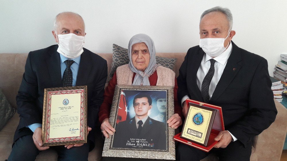 Şehit Annesinden Mehmetçik Vakfı’na Bağış