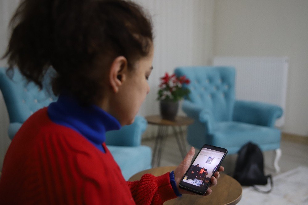 Annesi Depremde Hayatını Kaybetti, Kendi 16 Saat Sonra Kurtarıldı, Annesinden Geriye Bir Tek Video Kaldı