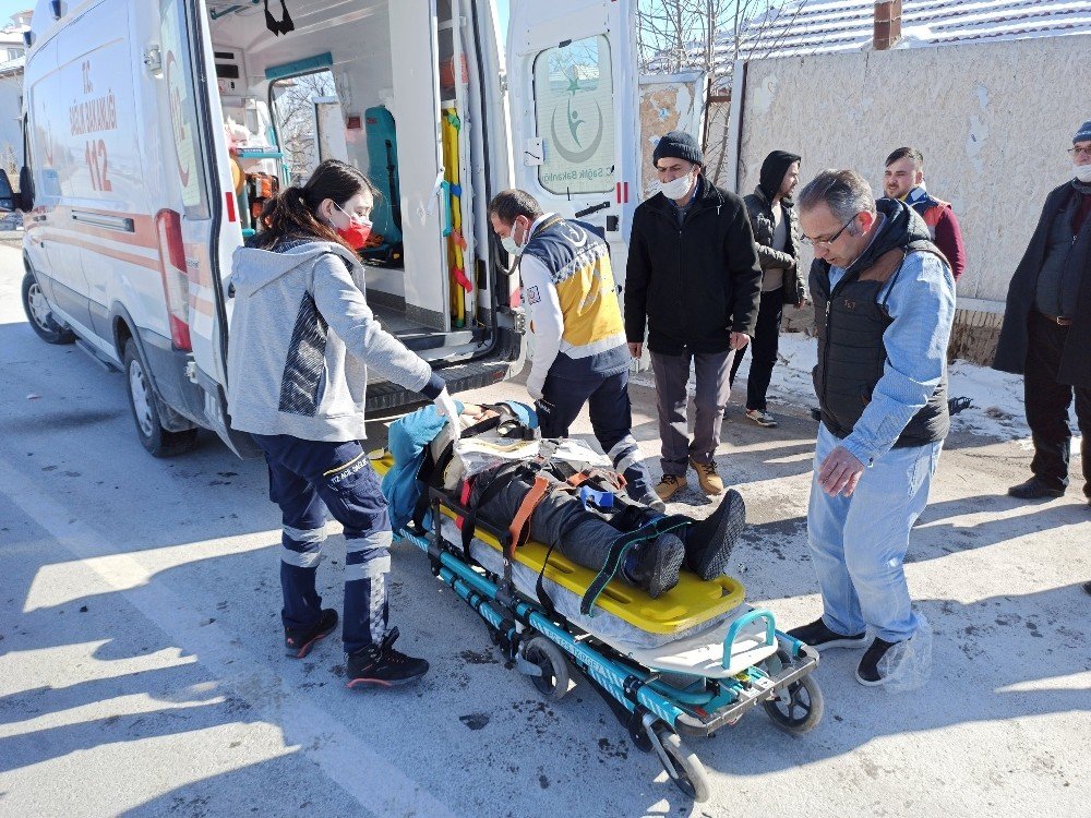 Aksaray’da Otomobiller Çarpıştı: 3 Yaralı