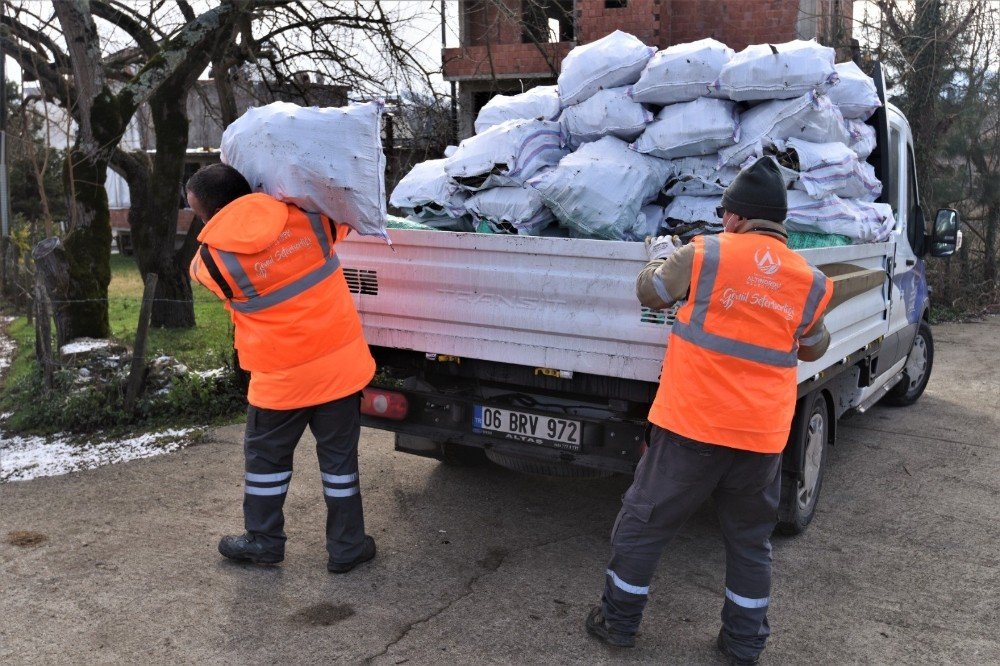 Altınordu Belediyesi’nden Yakacak Yardımı