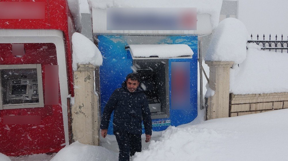 Bitlis’te Vatandaşların Atm’de Para Çekme Çilesi