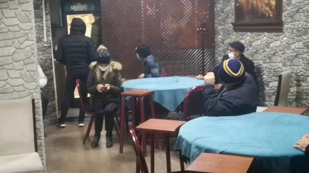Bursa’da Kısıtlamada Alkollü Kumar Oyununa Polis Baskını