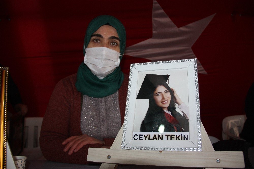 Dondurucu Soğukta Evlatlarının Yolunu Gözlemeye Devam Ediyorlar