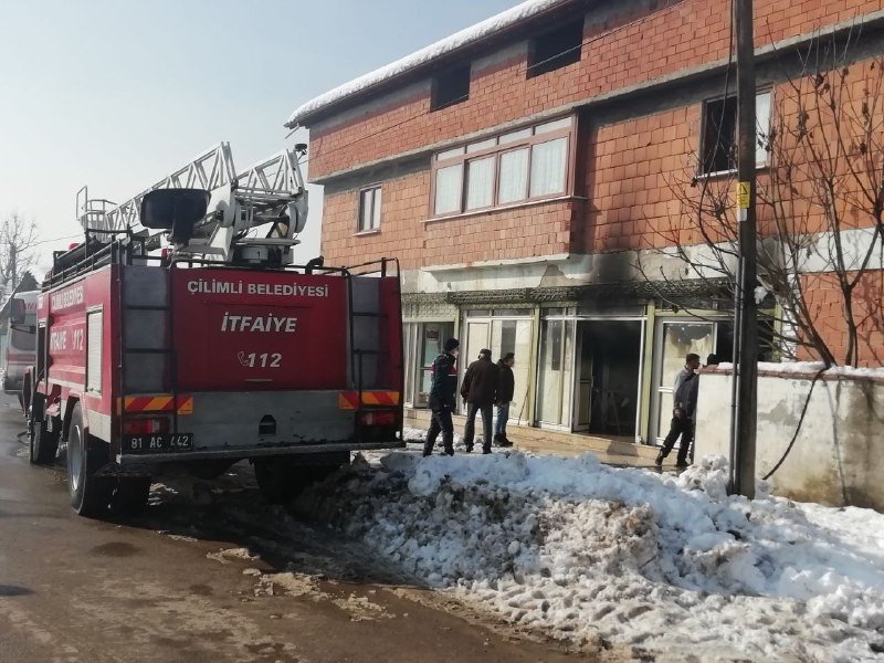 Mobilya Bakım Atölyesinde Çıkan Yangın Korkuttu