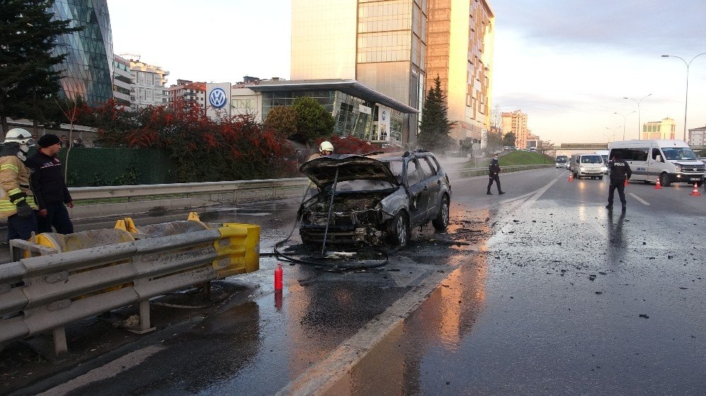 Maltepe’de Lüks Cip Böyle Alevlere Teslim Oldu