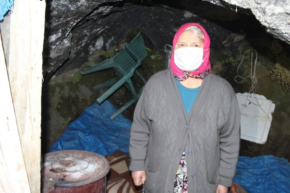 30 Yıl 10 Çocuğuyla Mağarada Yaşadı, Şimdi O Günleri Tebessümle Anıyor