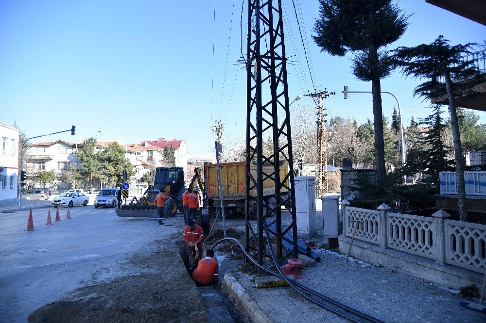 Isparta’da Elektrik Hatları Yer Altına Alınıyor