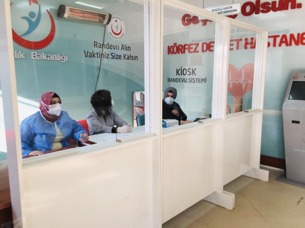 Körfez Belediyesi, Sağlık Çalışanları İçin Paravan Yaptı