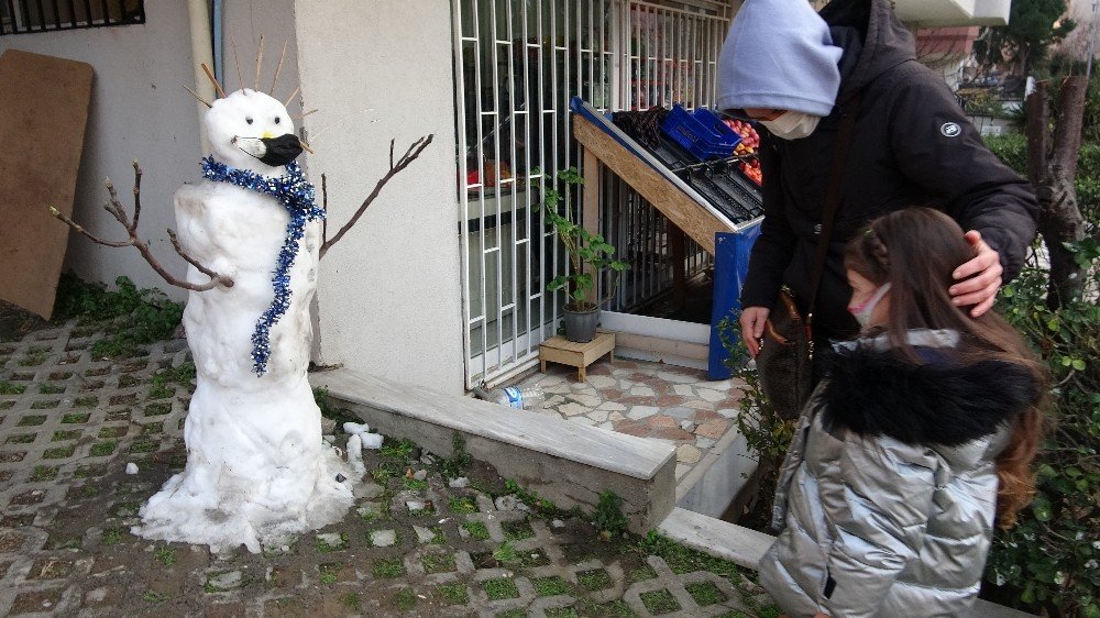 Kartal’da Kardan Adamı Çalınan Küçük Kıza Sürpriz