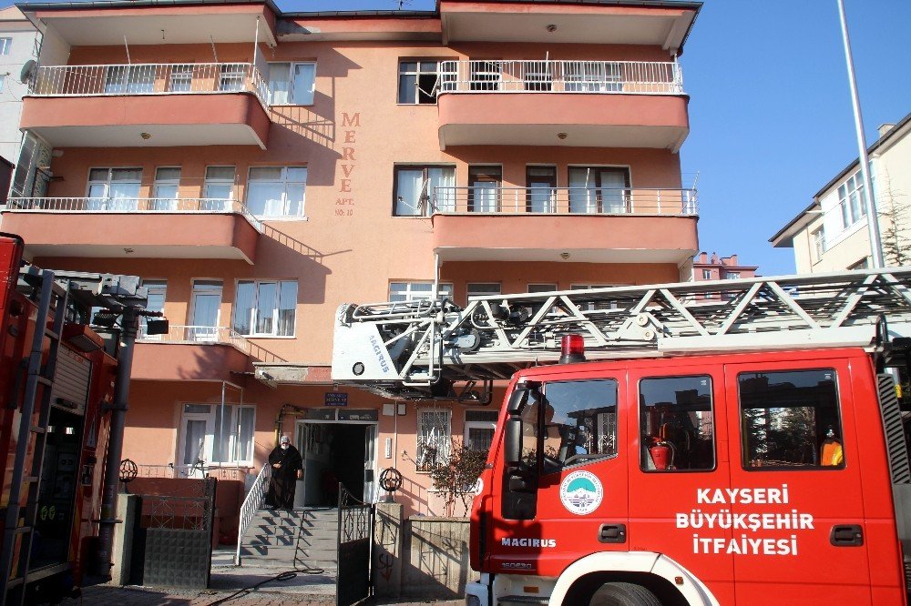 Yakınlarının Evinin Yandığını Gördüler, Gözyaşı Döktüler