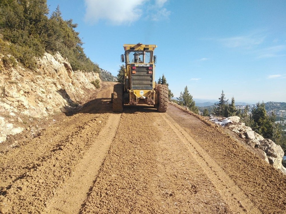 Toroslar Belediyesi, Yaylalarda Ulaşımı Rahatlatan Yeni Yollar Açıyor