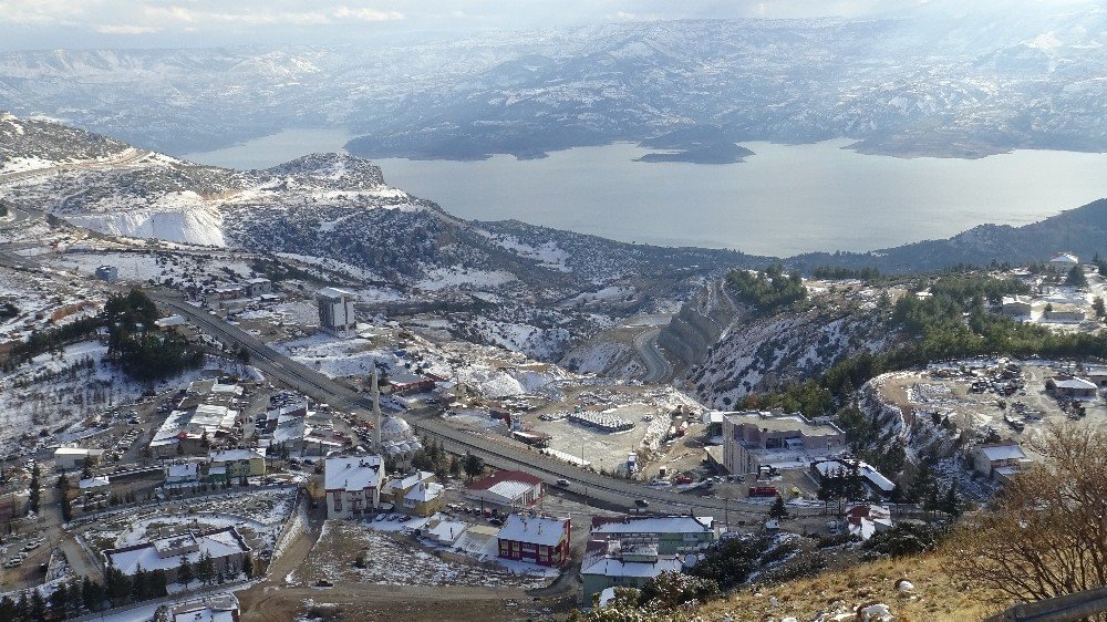 Toroslar Gelinliğini Giydi