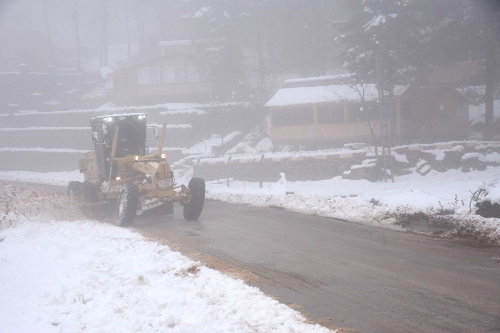 Osmaniye’de Kardan Kapanan Yayla Ve Köy Yolları Açıldı
