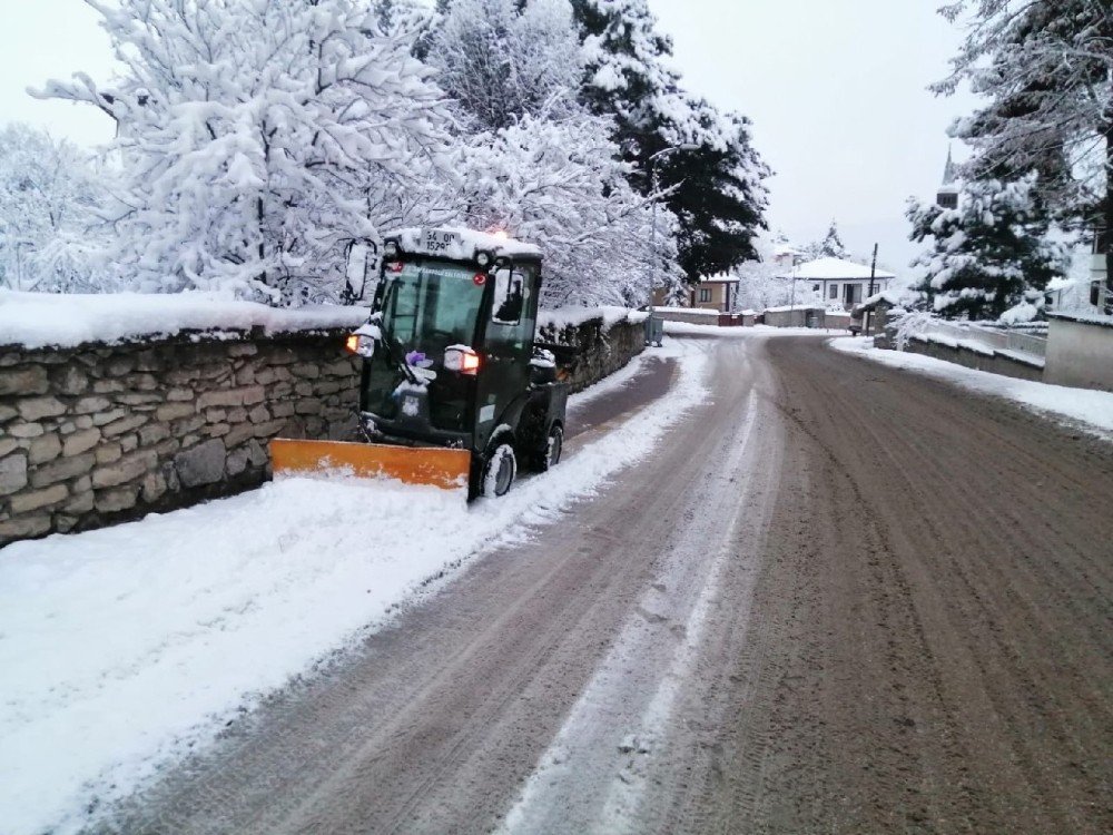 Safranbolu’da Kar Küreme Çalışmaları Sürüyor