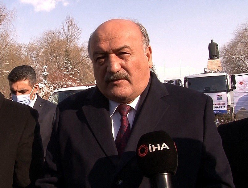 Tedavi Olamazsa Duyamayacak Olan Yağmur’a Milletvekili Karaman El Uzattı