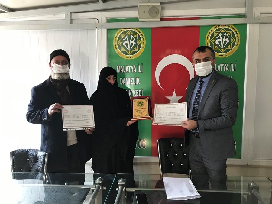 Başarılı Yetiştiricilere Sertifika Verildi