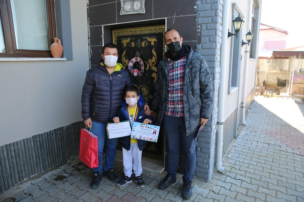 Okuma Yazmayı Uzaktan Eğitimle Öğrendiler