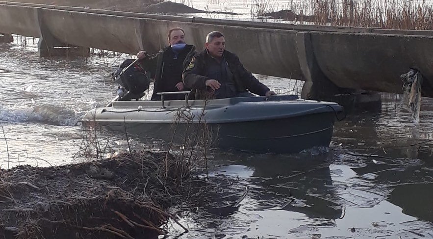 Tekneyle Denetim Yaptılar, 2 Kişi Kaçak Avlanmaktan Yakalandı