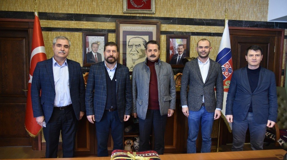 Eski Bakan Faruk Çelik Tatil İçin Sındırgı’yı Tercih Etti