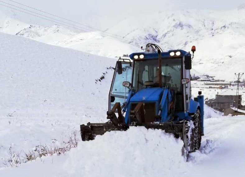 Esendere’de Tüm Yollar Kardan Temizlendi