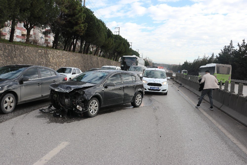 İzmit D-100’de Kaza: 1 Yaralı