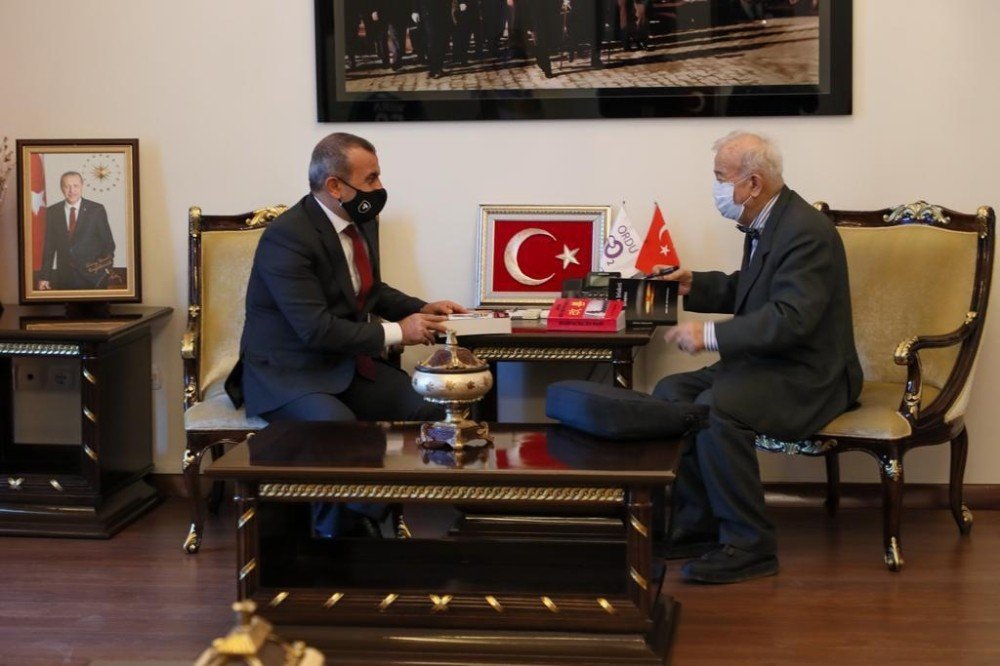 Tıp Dünyasının Tanınan İsmi Okul Yaptırıyor
