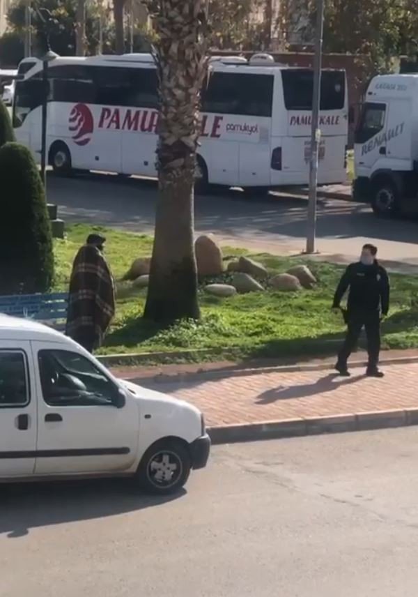 Antalya’da Polis Memurundan İçleri Isıtan Davranış