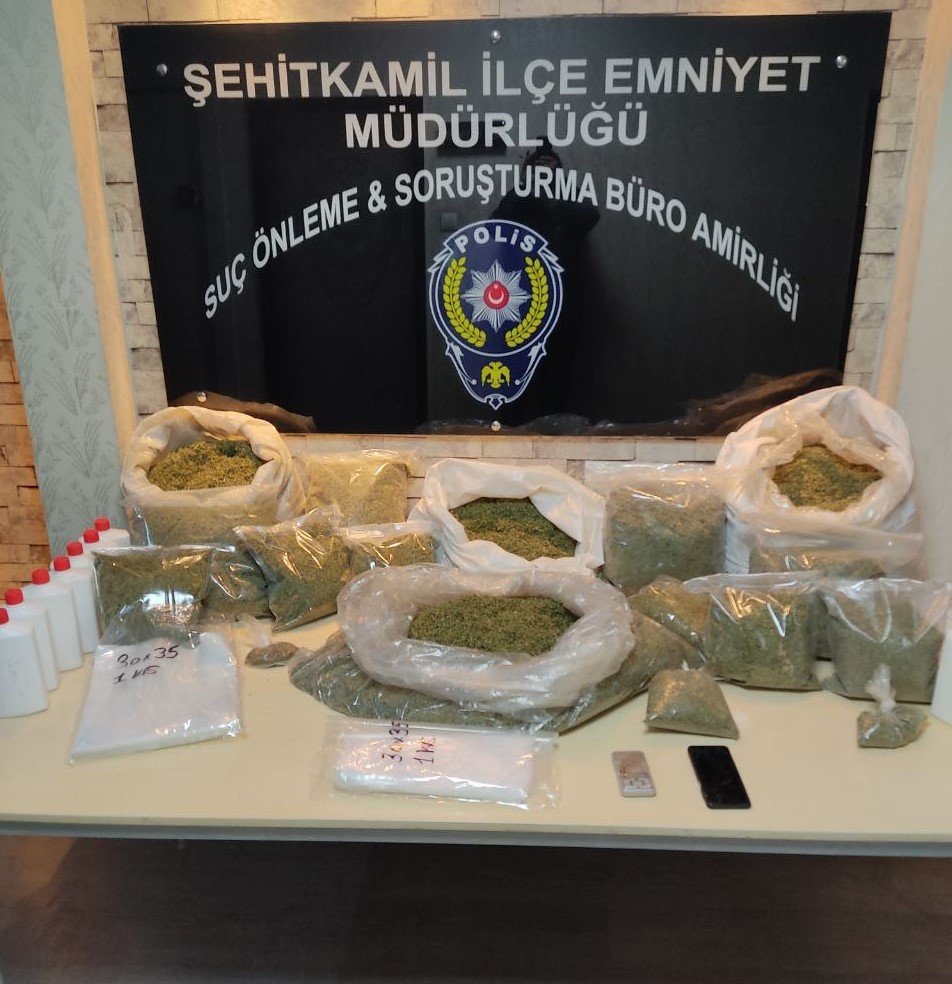 Gaziantep’te 25 Kilo Bonzai Ele Geçirildi
