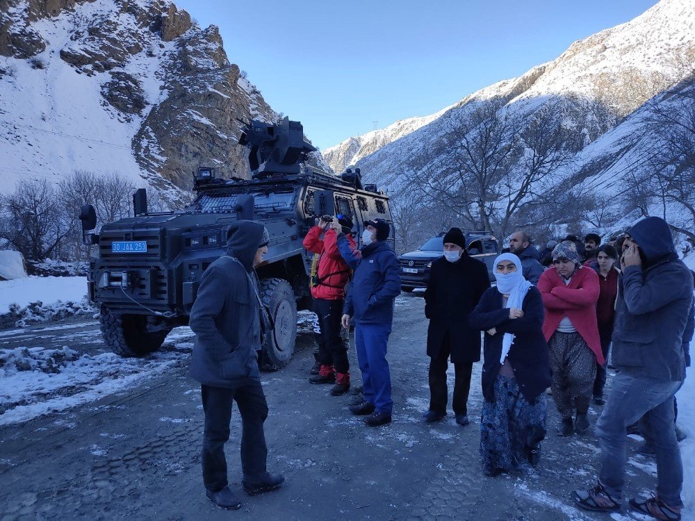 Dağda Mahsur Kalan Çiftçi Kardeşler Kurtarıldı