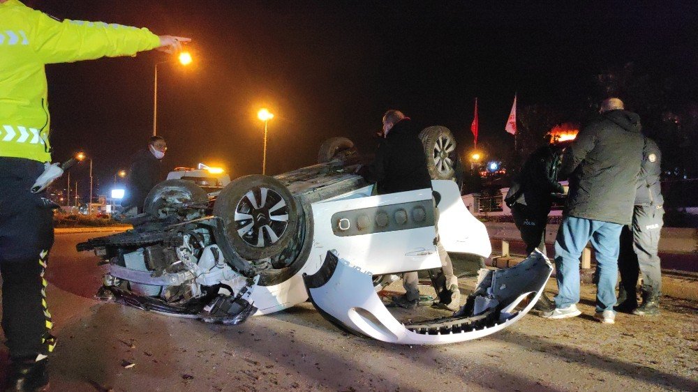 Takla Atarak Hurdaya Dönen Araçtan Hafif Yaralı Kurtuldu