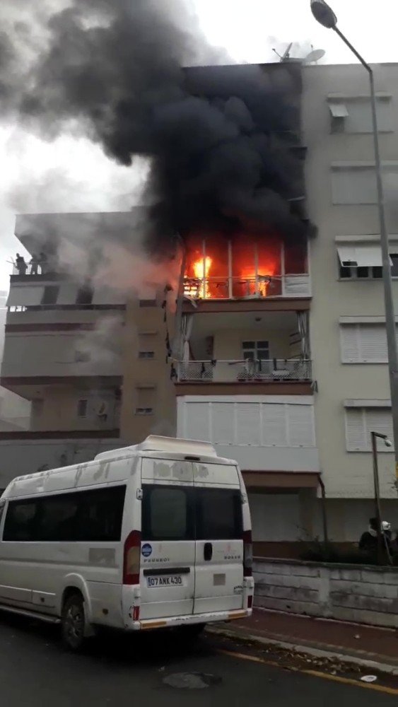 Antalya’da Daire Alev Topuna Döndü