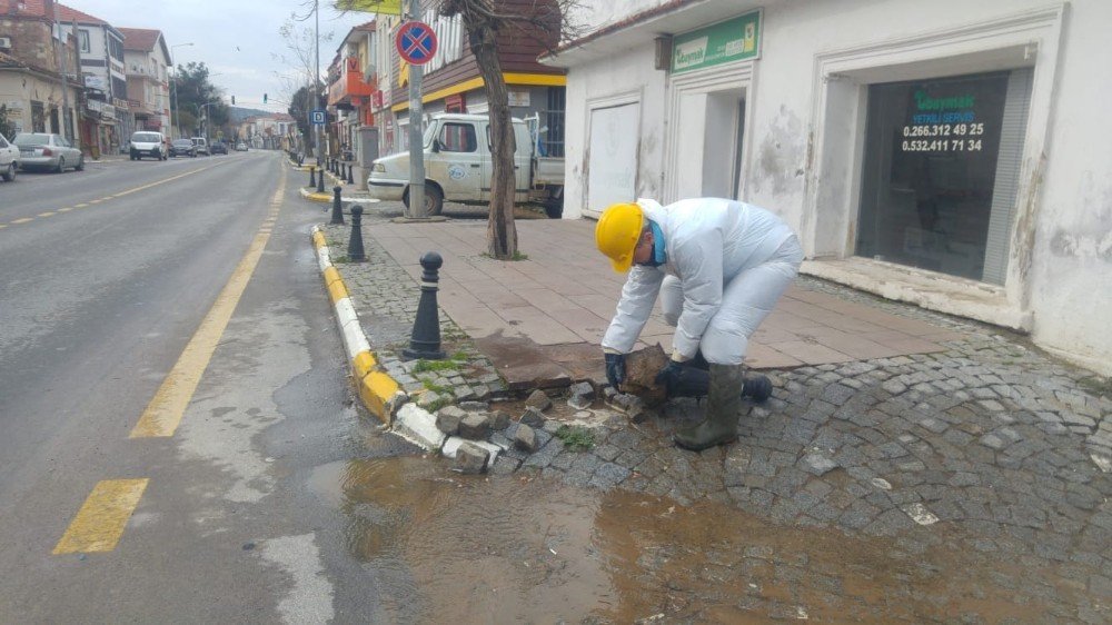 Ayvalık’ta Su Patlaklarına Baski Ekiplerinden Anında Müdahale