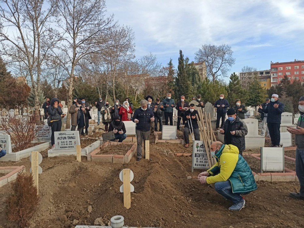 Sokak Ortasında Bıçaklanan Kıbrıs Gazisi Son Yolculuğuna Uğurlandı
