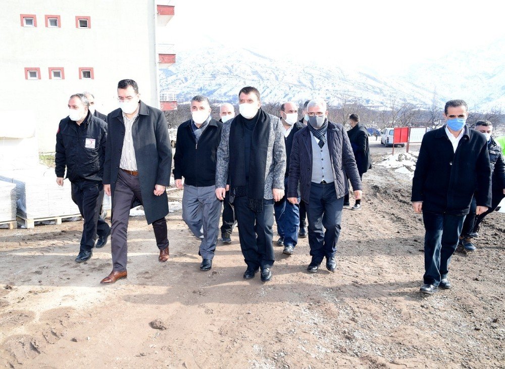 Depremin Yıl Dönümünde Deprem Konutları İncelendi