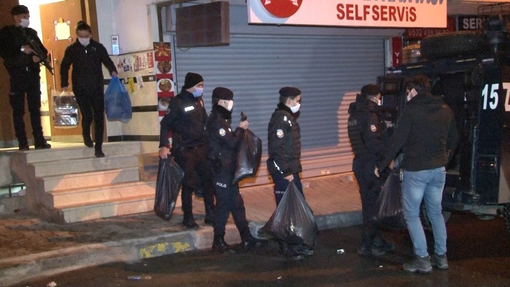 Esenyurt Hdp İlçe Binasına Yapılan Operasyon 6 Saatlik Arama Sonrası Sona Erdi