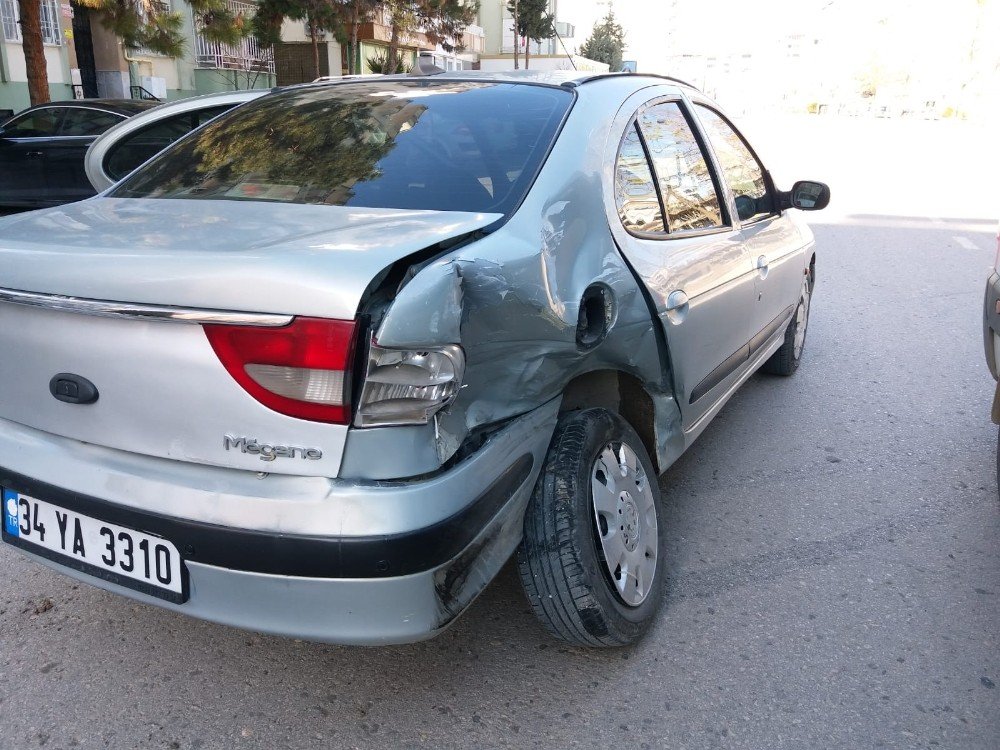 Hatalı Dönüş Yaptı Polis Aracıyla Çarpıştı