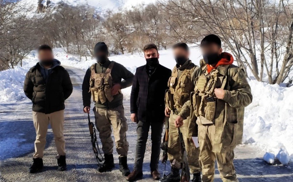 Eksi 25 Derecede Nöbet Tutan Güvenlik Korucularına Kışlık Maske