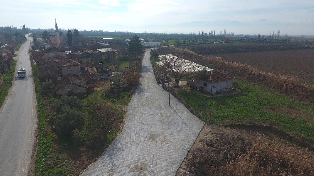 Toprak Yollar Kilit Parke Taşıyla Kaplandı