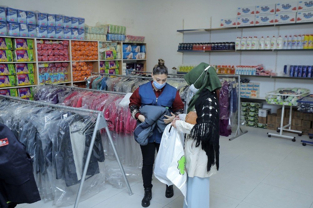 Şehitkamil’den Dar Gelirli Ailelere Giyim Yardımı