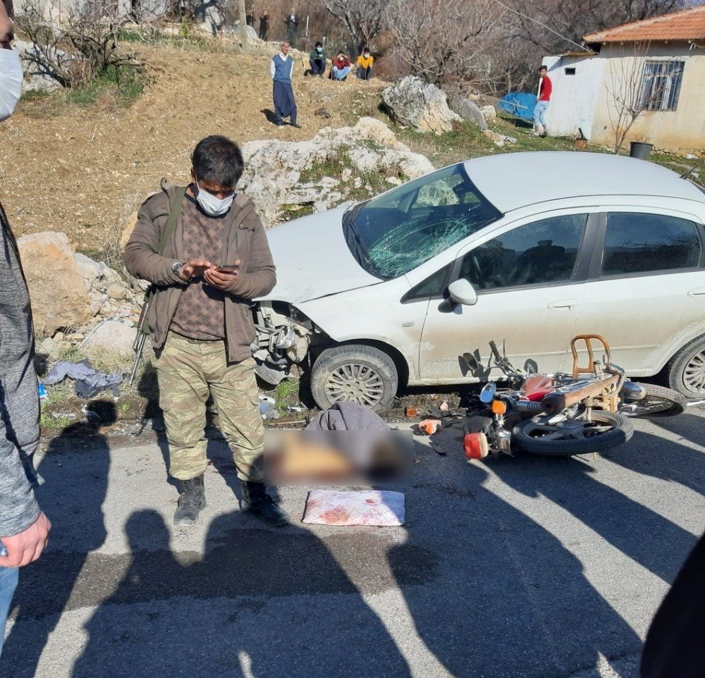 Motosiklet İle Otomobil Çarpıştı: 1 Yaralı