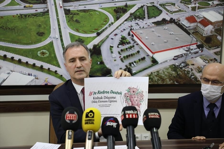İ̇negöl Belediyesinden Koltuk Döşeme Kursu
