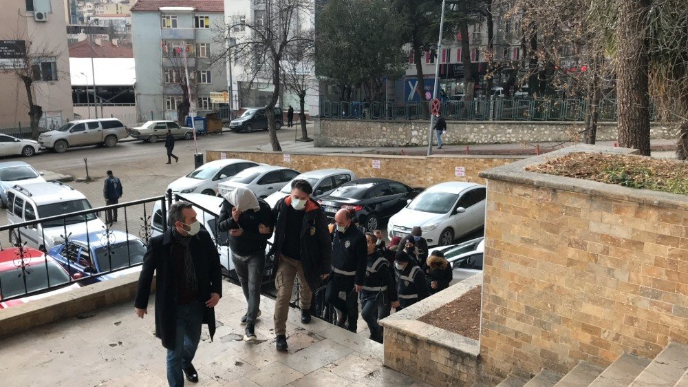 Bilecik’te Fuhuş Operasyonu, 2’si Bayan, 8 Kişi Gözaltında